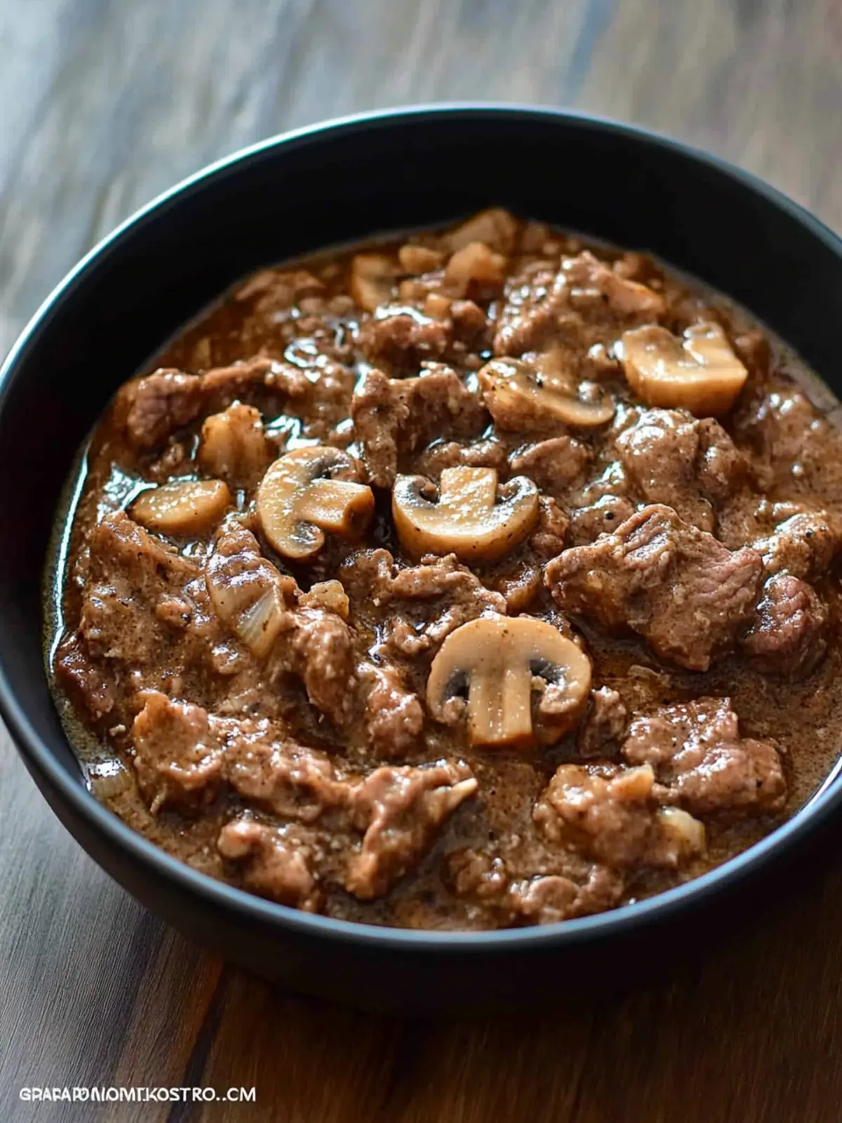 Garlic Pepper Beef in Mushroom Gravy